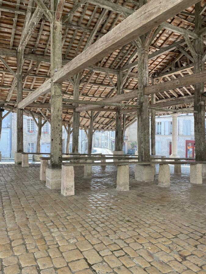 Auberge Du Boisne Villebois-Lavalette Esterno foto
